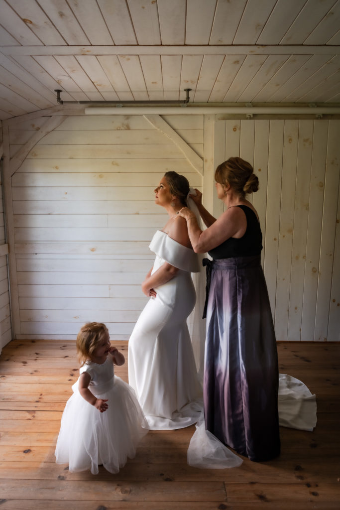 mothers and daughters on a wedding day